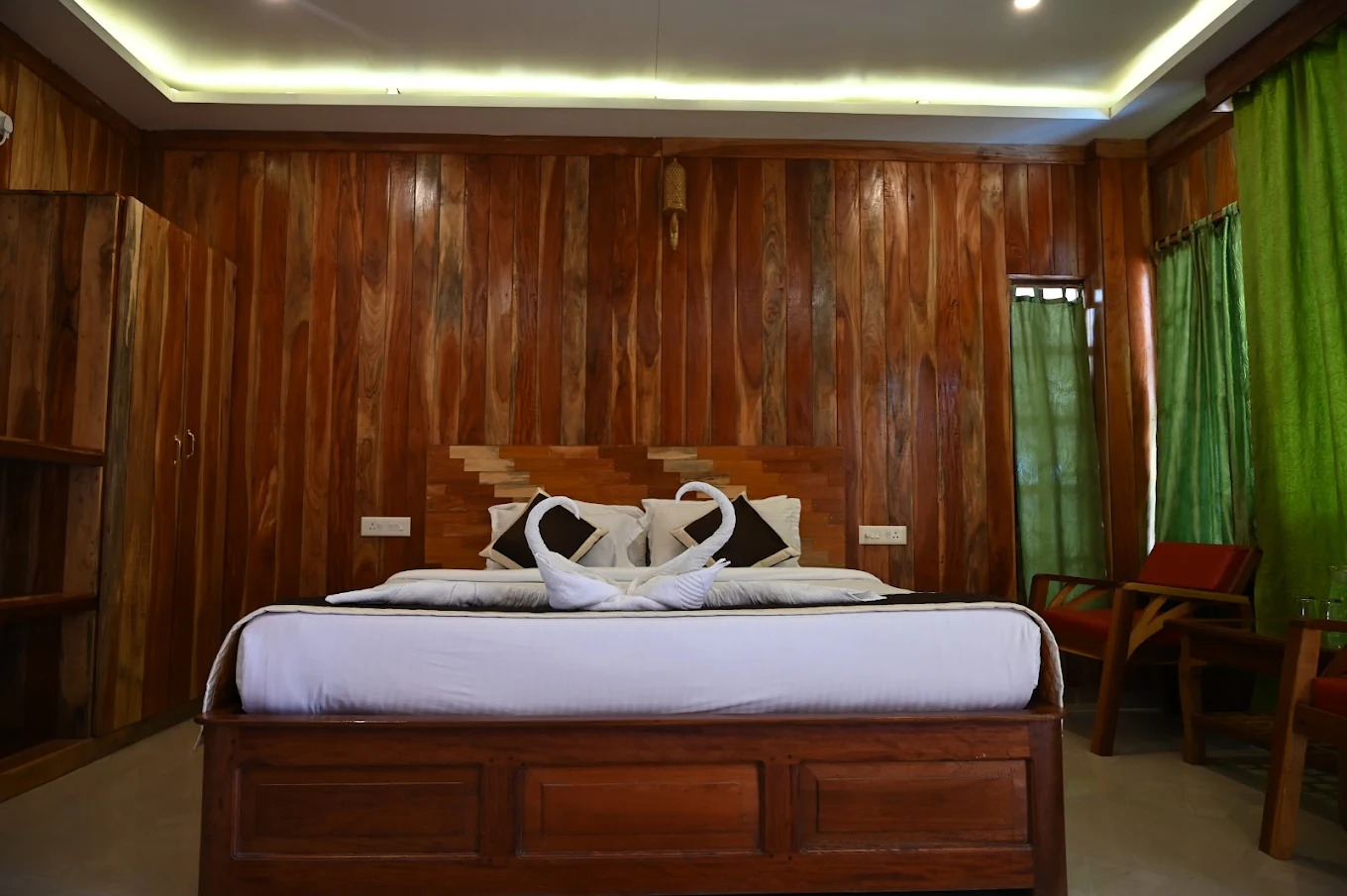 Essa Holidays Room
